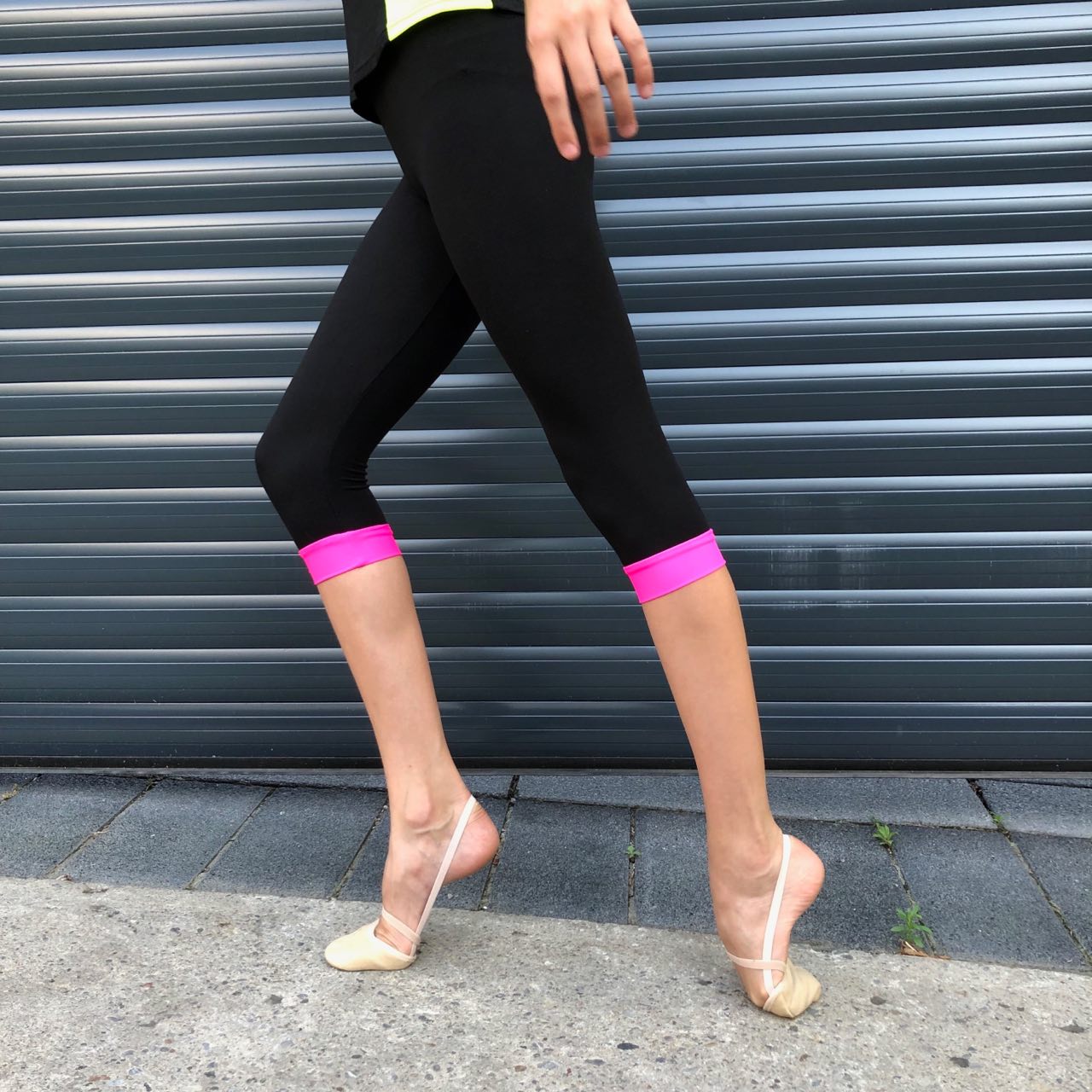 Short Leggings Black Neon Pink