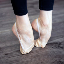 Load image into Gallery viewer, rhythmic gymnastics toe shoes harrita classic on model img4